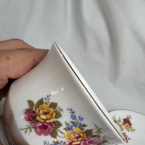 Vintage Royal Vale Tea Cup and Saucer Set Pink Yellow Roses Bone China England - Picture 5 of 7